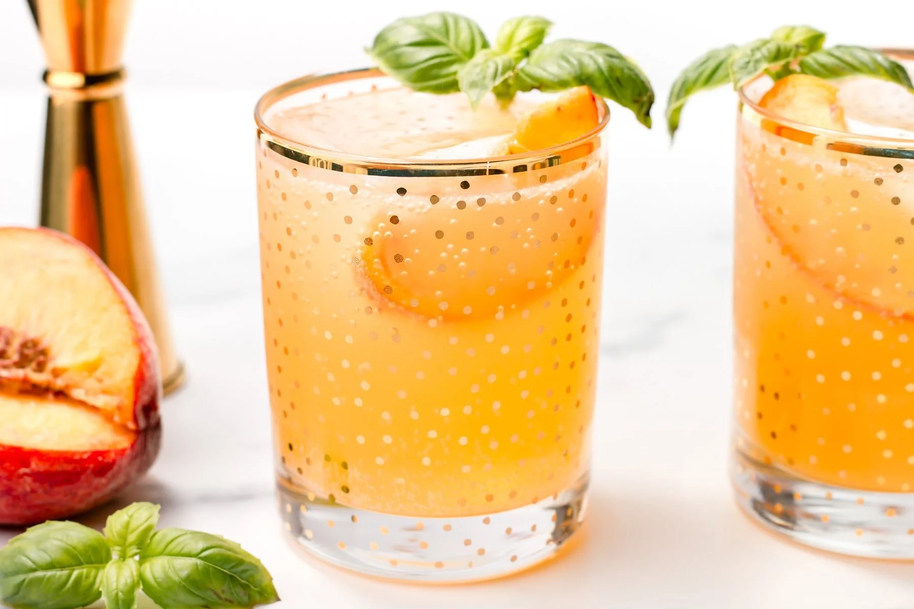 Peach mocktail with sparkling finish
