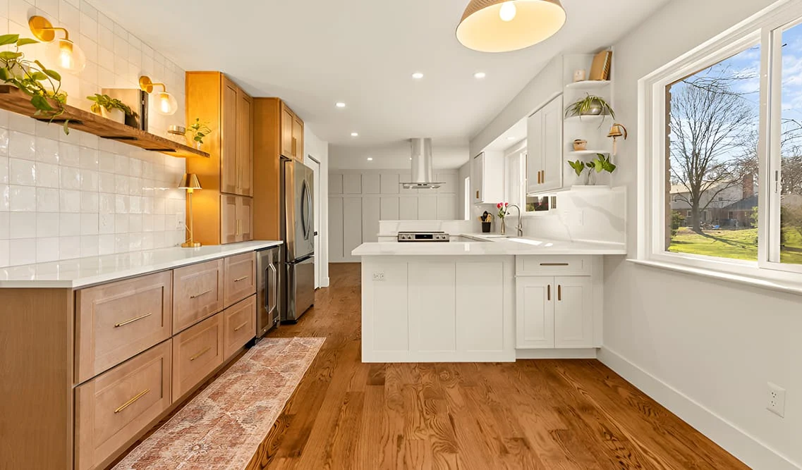 Timeless brown and white kitchen