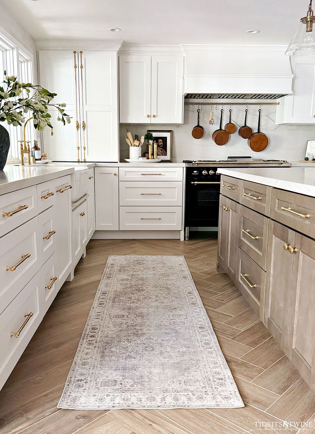Warm white kitchen with cozy styling